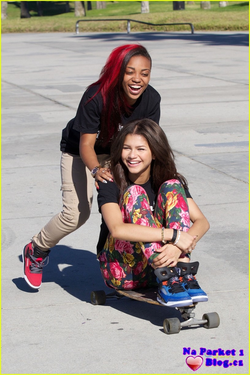zendaya-skateboard-star-06